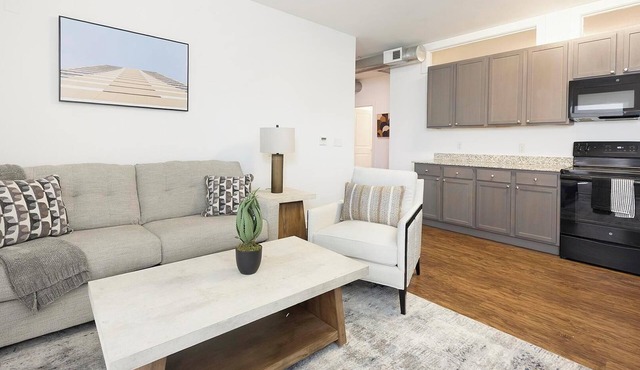 Landing | Beautiful 2BD, Pool, Clubhouse