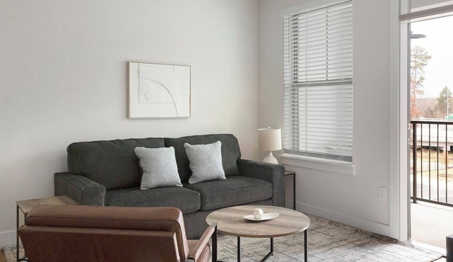 Landing | Beautiful 2BD, Gym