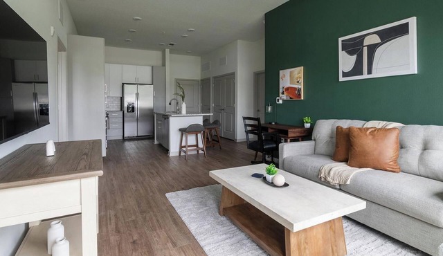 Landing | Beautiful 2BD, Clubhouse, Gym
