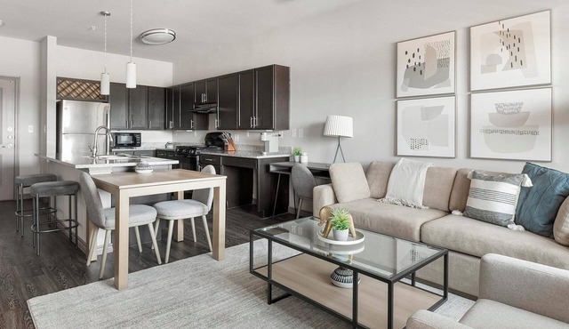 Landing | Chic 1BD, Pool, Clubhouse