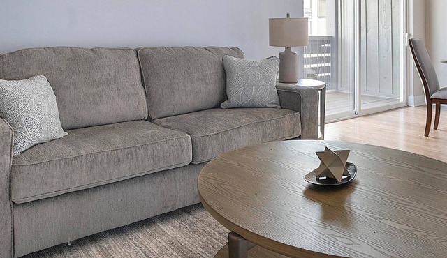 Landing | Chic 1BD, Pool, Gym