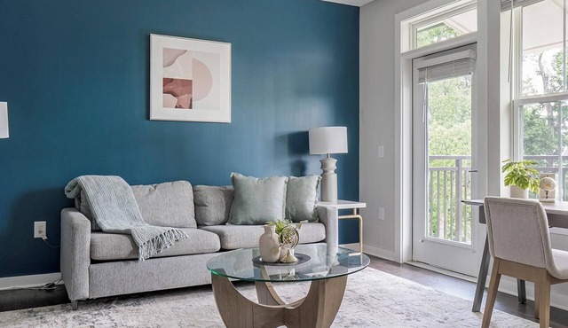 Landing | Chic 1BD, Pool, Gym