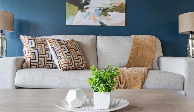 Landing | Chic 1BD, Pool, Gym