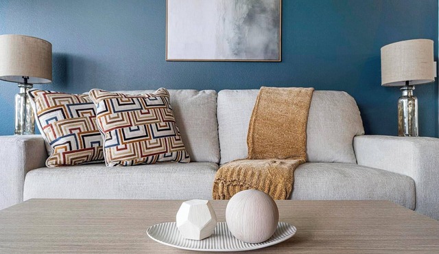 Landing | Chic 1BD, Pool, Gym