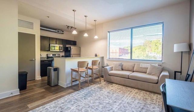 Landing | Chic 1BD, Rooftop Lounge, Clubhouse