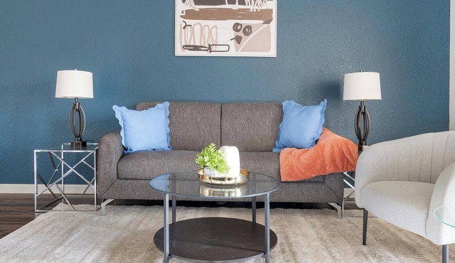 Landing | Chic 1BD, Tennis Court, Clubhouse