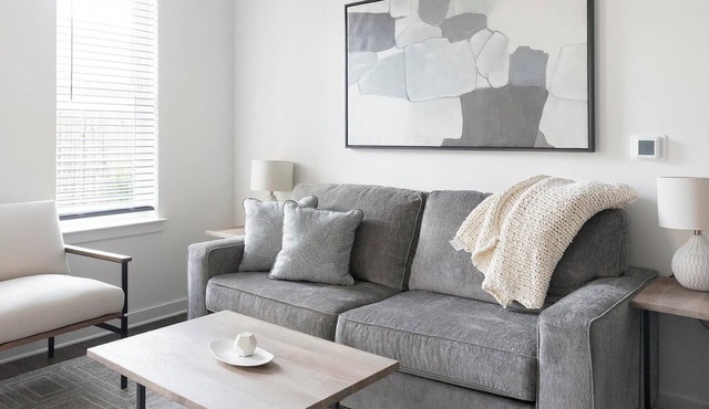 Landing | Chic 2BD, Yoga Studio, Gym