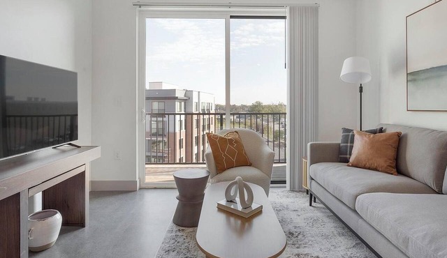 Landing | Incredible 2BD, Pool, Gym