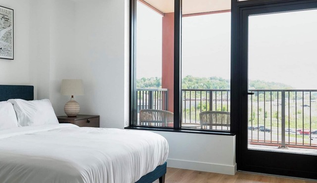Landing | Incredible Studio, Rooftop Lounge, Gym