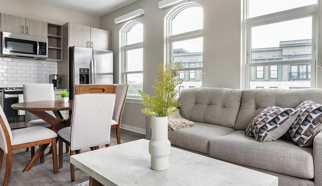 Landing | Modern 2BD in Downtown