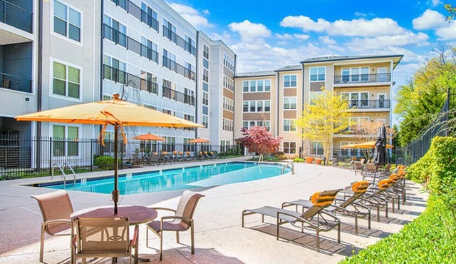 Landing | Modern 2BD, Clubhouse, Pool