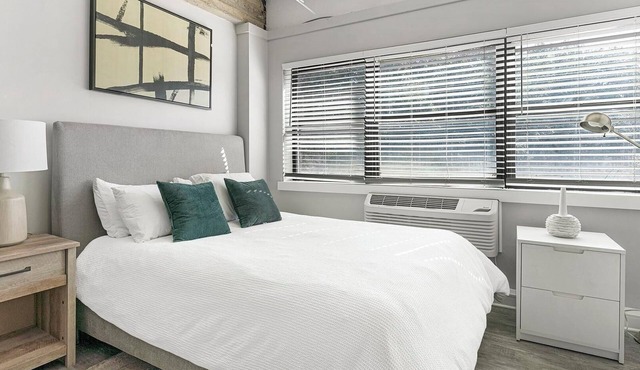 Landing | Modern Studio, Rooftop Lounge, Gym