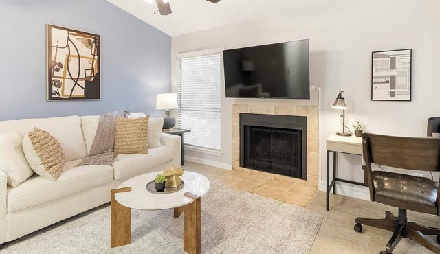 Landing | Spectacular 1BD, Pool