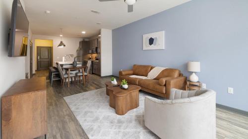 Landing Spectacular 1BD Gym Game Room