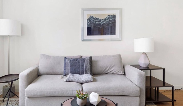 Landing | Spectacular 2BD, Gym