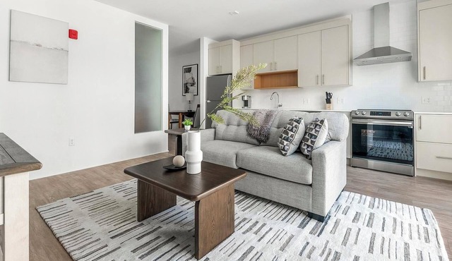 Landing | Spectacular 1BD, Pool, Gym