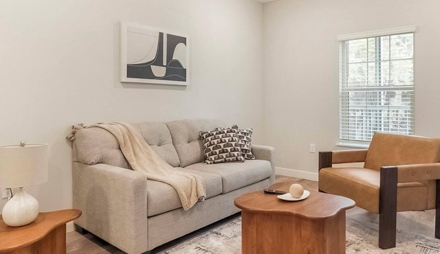 Landing | Spectacular 2BD, Gym