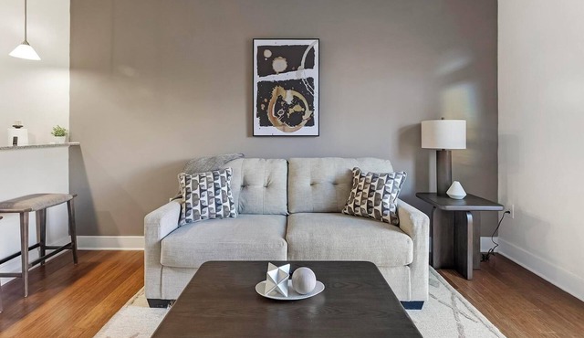 Landing | Stunning 1BD, Courtyard, Gym