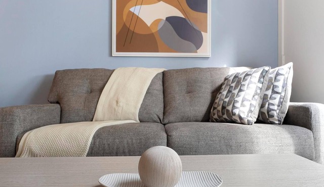 Landing | Stunning 1BD, Courtyard, Gym