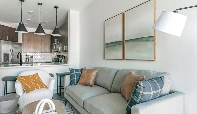Landing | Stunning 1BD, Gym, Pool