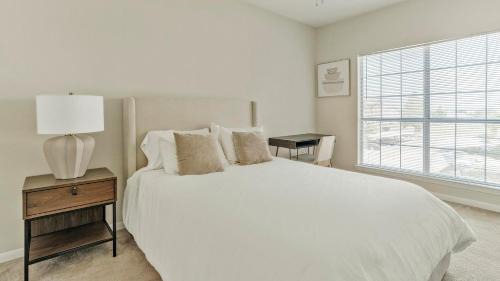 Landing Stunning 1BD Gym Pool