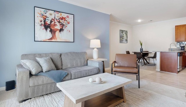 Landing | Stunning 2BD, Gym, Clubhouse