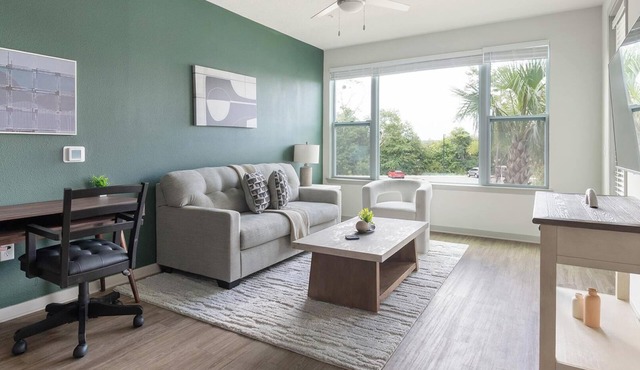 Landing | Stunning 2BD, Gym, Clubhouse