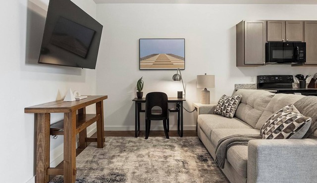 Landing | Stunning 2BD, Clubhouse, Pool