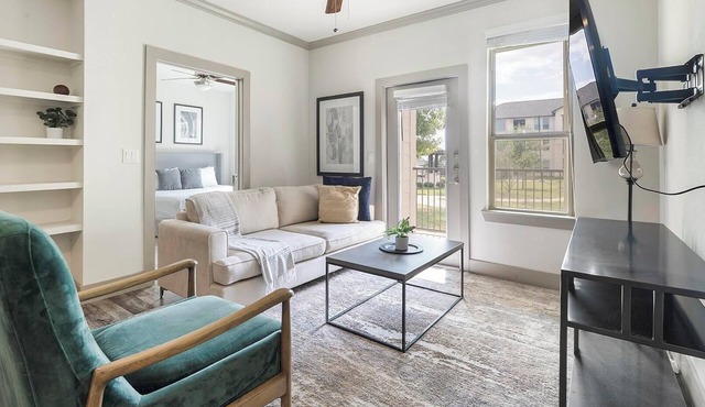 Landing | Stunning 2BD, Courtyard, Clubhouse