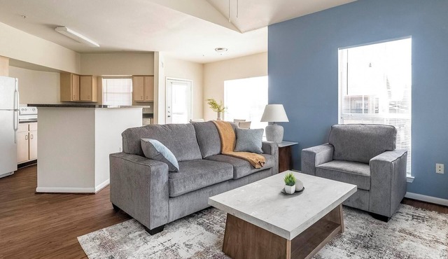 Landing | Stunning 2BD, Gym, Clubhouse
