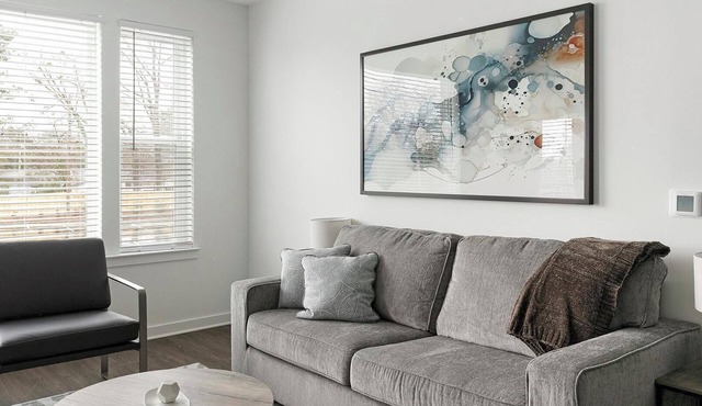 Landing | Stunning 2BD, Gym, Clubhouse