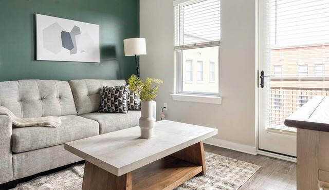 Landing | Stunning 2BD in Downtown