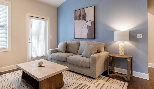 Landing | Stunning 2BD, Pool, Clubhouse