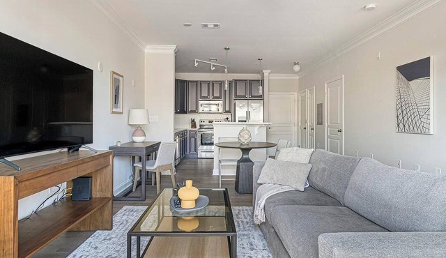Landing | Stylish 1BD, Courtyard, Pool