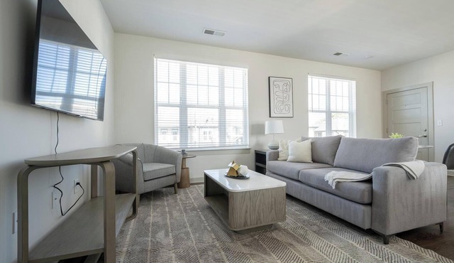 Landing | Stylish 1BD, Pool, Clubhouse