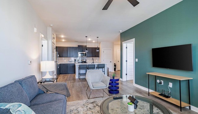 Landing | Stylish 2BD, Gym, Clubhouse