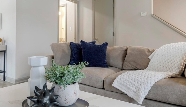 Landing | Stylish 2BD, Pool, Tennis Court