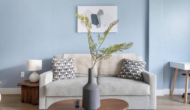 Landing | Stylish 2BD, Rooftop Lounge, Gym