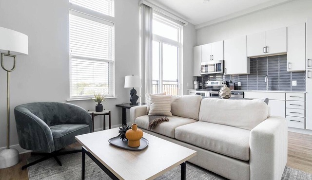Landing | Stylish Studio, Pool, Gym