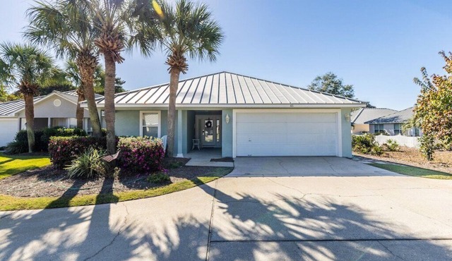 Large Private Beach! Pickleball! Pools! Hot Tub! Grills! Beach Service Included!