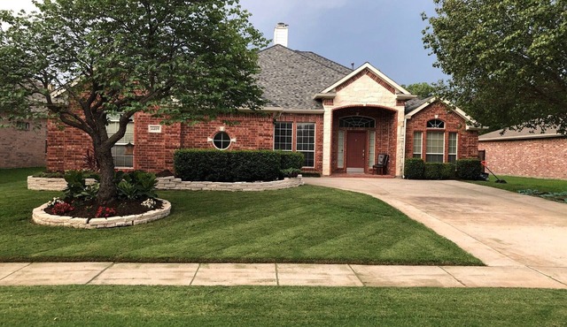 Lewisville/Corinth Home with Pool/Jacuzzi 4-bedroom house