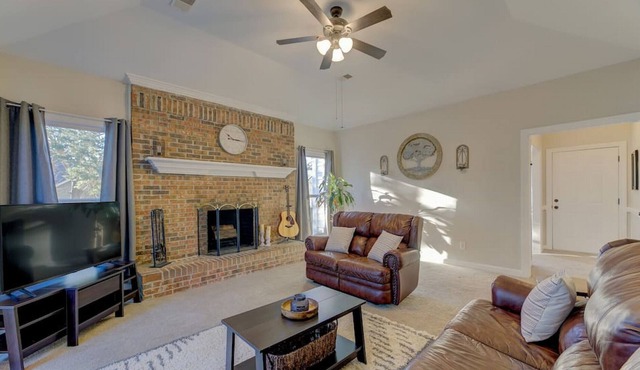 Lexington Layover House 3 BD 2 BA Private Home