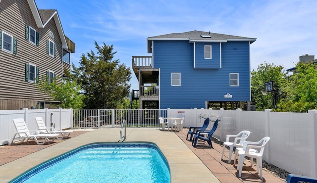 Lion on the Beach: Ocean Views, 4-bedroom home, short walk to the beach
