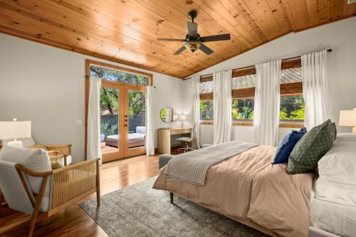 Live Oak Hideaway