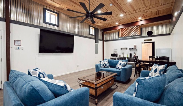 Lively Lake Apartment - (Downstairs+Side Yard)