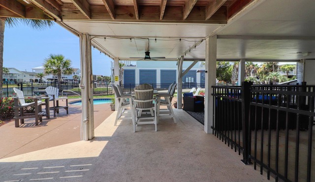Livin' The Coastal Life - 4 Bedroom 2 Bath Home, on Channel with Private Pool