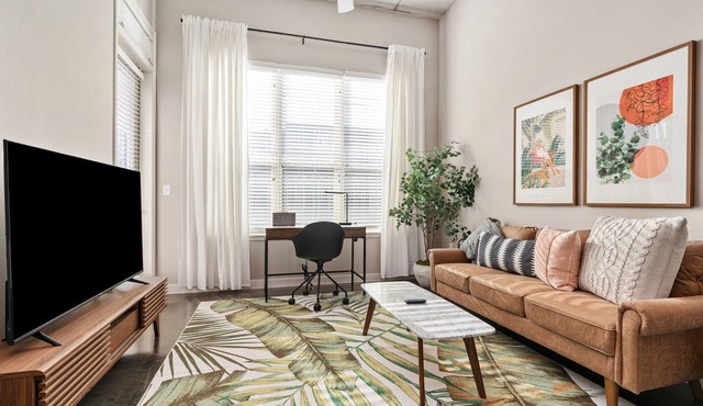 Lodgeur | Midcentury designer loft | Med Center