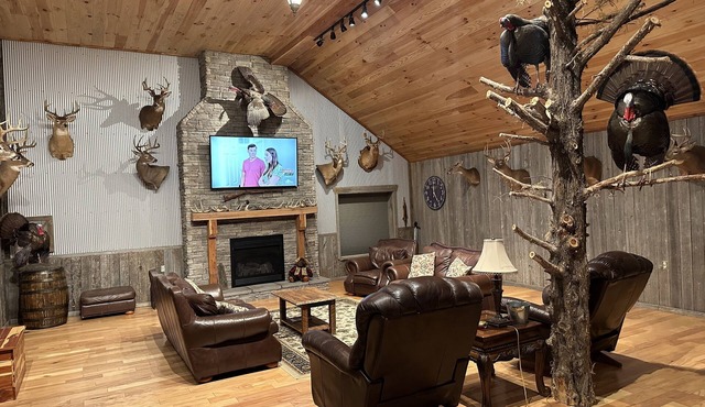 Lofty Lodge on the Bourbon Trail in Springfield