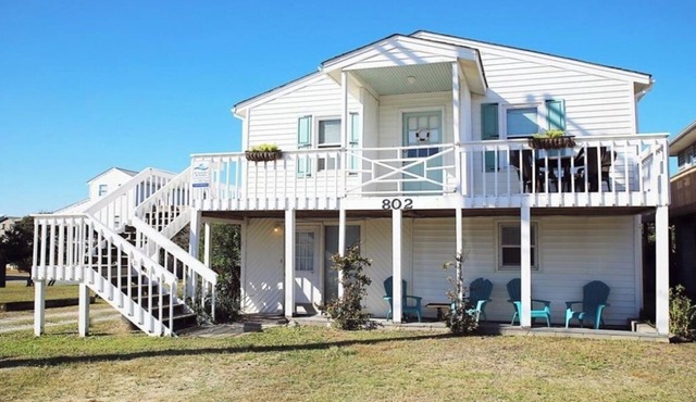 Lower Unit of Cozy cottage in Topsail Beach!