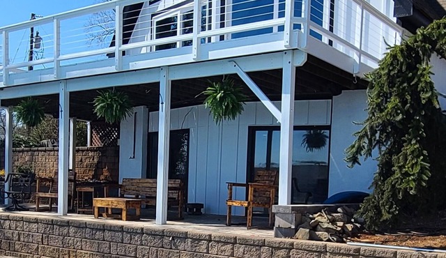 Lucky House - Sunny Lakefront w/pool and incredible views